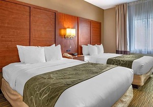 2-Star Hotel ∙ Comfort Suites North Elkhart