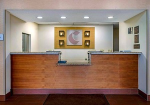 2-Star Hotel ∙ Comfort Suites North Elkhart