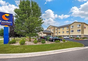 2-Star Hotel ∙ Comfort Suites North Elkhart