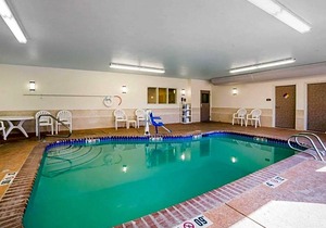 2-Star Hotel ∙ Comfort Suites Fernley