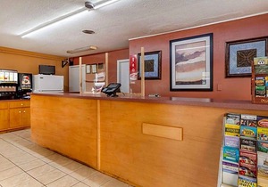2-Star Hotel ∙ Econo Lodge North Charlottesville