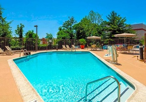 2-Star Hotel ∙ Fairfield Inn by Marriott Laurel