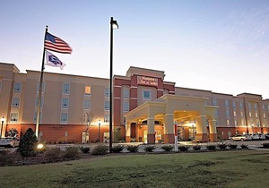 2-Star Hotel ∙ Hampton Inn & Suites Jacksonville