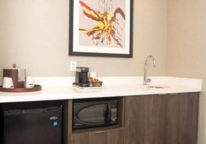 2-Star Hotel ∙ Hampton Inn & Suites by Hilton Thunder Bay