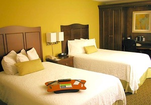 2-Star Hotel ∙ Hampton Inn Kansas City - Airport