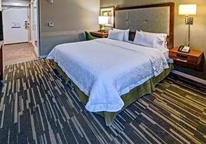 2-Star Hotel ∙ Hampton Inn Charlottesville