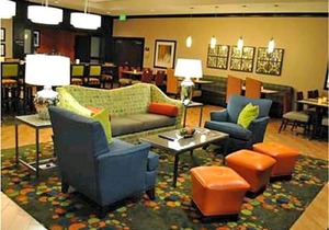 2-Star Hotel ∙ Hampton Inn Evansville Airport