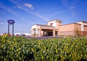 2-Star Hotel ∙ Hampton Inn Evansville Airport