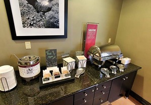 2-Star Hotel ∙ Hampton Inn & Suites Middlebury