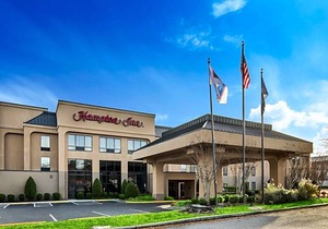 2-Star Hotel ∙ Hampton Inn Richmond-SW Hull Street