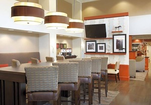 2-Star Hotel ∙ Hampton Inn & Suites Pittsburgh-Meadow Lands