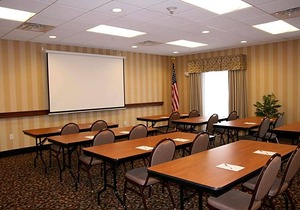 2-Star Hotel ∙ Hampton Inn Watertown