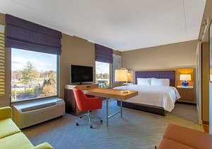 2-Star Hotel ∙ Hampton Inn & Suites Albany-Airport