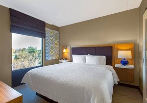 2-Star Hotel ∙ Hampton Inn & Suites Albany-Airport