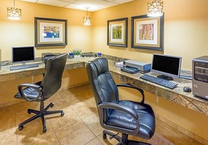 2-Star Hotel ∙ Holiday Inn Express Roseburg, an IHG Hotel