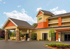2-Star Hotel ∙ Holiday Inn Express Roseburg, an IHG Hotel
