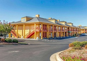 2-Star Hotel ∙ Quality Inn Bessemer I-20 exit 108