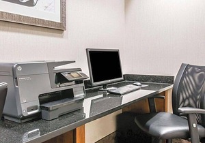 2-Star Hotel ∙ Quality Inn & Suites Warren - Detroit