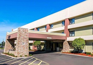 2-Star Hotel ∙ Quality Inn & Suites Warren - Detroit