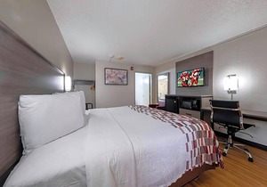 2-Star Hotel ∙ Red Roof Inn Charlottesville
