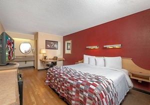 2-Star Hotel ∙ Red Roof Inn Detroit - Roseville St Clair Shores