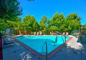 2-Star Hotel ∙ Best Western Lanai Garden Inn & Suites