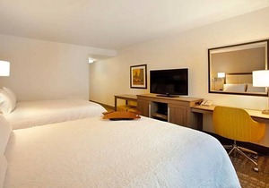 2-Star Hotel ∙ Hampton Inn & Suites - Minneapolis/Downtown