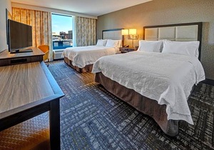 2-Star Hotel ∙ Hampton Inn & Suites - Minneapolis/Downtown