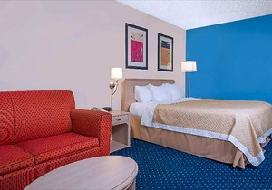 2-Star Hotel ∙ Norwood Inn & Suites LaCrosse