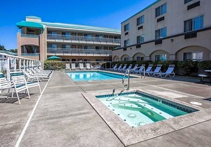 2-Star Hotel ∙ Quality Inn Grand Suites Bellingham