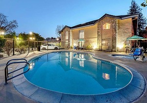 2-Star Hotel ∙ Clarion Inn Silicon Valley