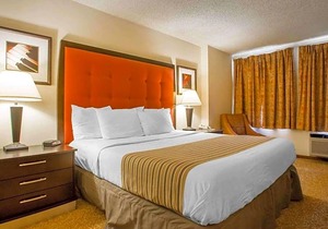 2-Star Hotel ∙ Econo Lodge Inn & Suites Stevens Point