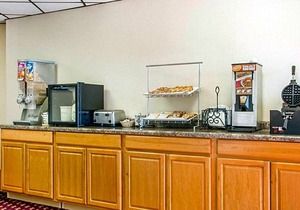 2-Star Hotel ∙ Econo Lodge Inn & Suites Stevens Point