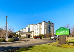 2-Star Hotel ∙ Wingate by Wyndham Fayetteville/Fort Bragg