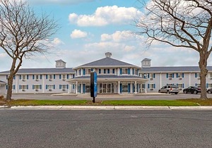 2-Star Hotel ∙ Rodeway Inn