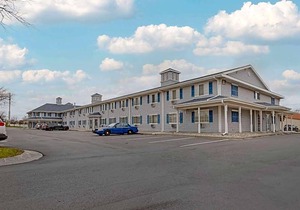 2-Star Hotel ∙ Rodeway Inn