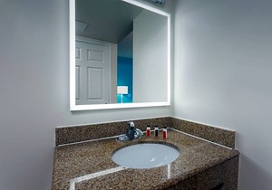 2-Star Hotel ∙ Howard Johnson by Wyndham San Diego Hotel Circle