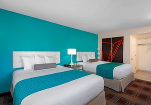 2-Star Hotel ∙ Howard Johnson by Wyndham San Diego Hotel Circle