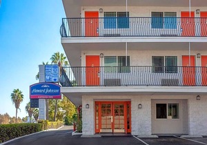 2-Star Hotel ∙ Howard Johnson by Wyndham San Diego Hotel Circle
