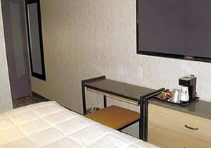2-Star Hotel ∙ Rodeway Inn Near JFK Airport