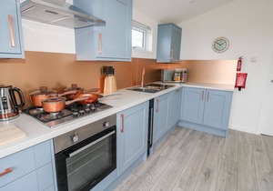 2 VALLEY VIEW, pet friendly, luxury holiday cottage in Lanreath