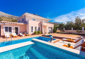 200 m² Villa ∙ 4 bedrooms ∙ 8 guests