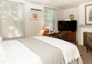 205 - James's Room - James Buchanan Hotel