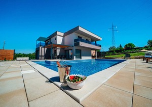 230 m² Villa ∙ 3 bedrooms ∙ 8 guests