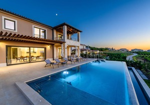 271 m² Villa ∙ 4 bedrooms ∙ 8 guests