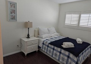 2Bedroom with Den and 2BA 4 Blocks to Santa Monica Beach
