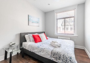 2BR Apt w King Bed & Netflix -Near Downtown
