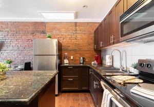 2BR Apt w King Bed & Netflix -Near Downtown