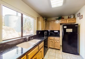 2BR Huntington Lake condo with mountain views, WiFi, 2 decks, private W/D