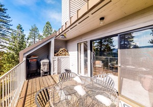 2BR Huntington Lake condo with mountain views, WiFi, 2 decks, private W/D